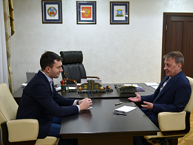 Вячеслав Франк провел рабочую встречу с управляющим Алтайским отделением ПАО «Сбербанк» Антоном Милютиным