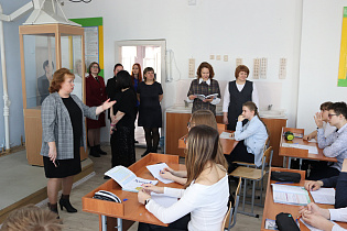 Представители общественности проверили деятельность барнаульского лицея №122