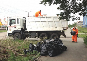 Студотрядовцы помогают сделать город чище