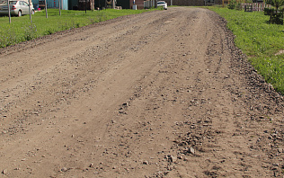 В поселке Казенная Заимка выравнивают подходы к социально значимым объектам