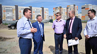 Сергей Дугин проверил ход строительства новой школы в квартале 2006а