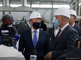 Губернатору Алтайского края продемонстрировали новую производственную линию по выпуску автоклавного бетона в Барнауле