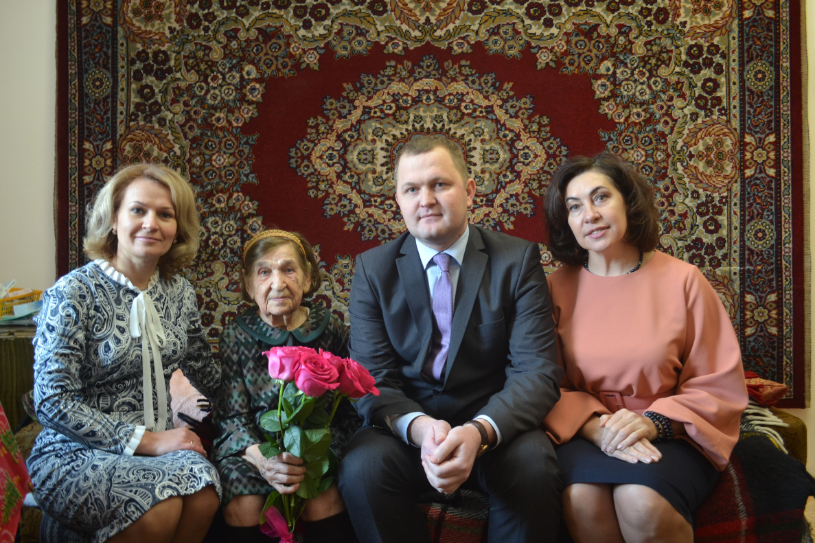 90-летний юбилей отметила труженик тыла Полина Сытых