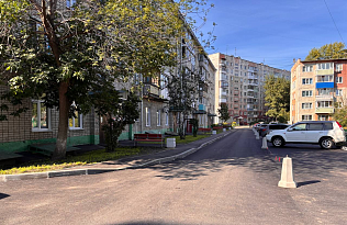 Во дворах Индустриального района ведутся работы в рамках нацпроекта «Инфраструктура для жизни»