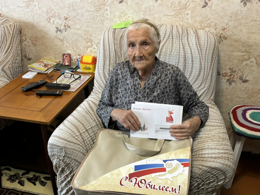 Ветеран труда из Барнаула Александра Достовалова отмечает 95 летний юбилей