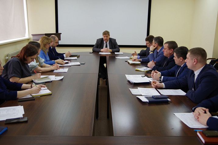 Очистка кровель и придомовых территорий от снега и наледи на контроле в администрации города