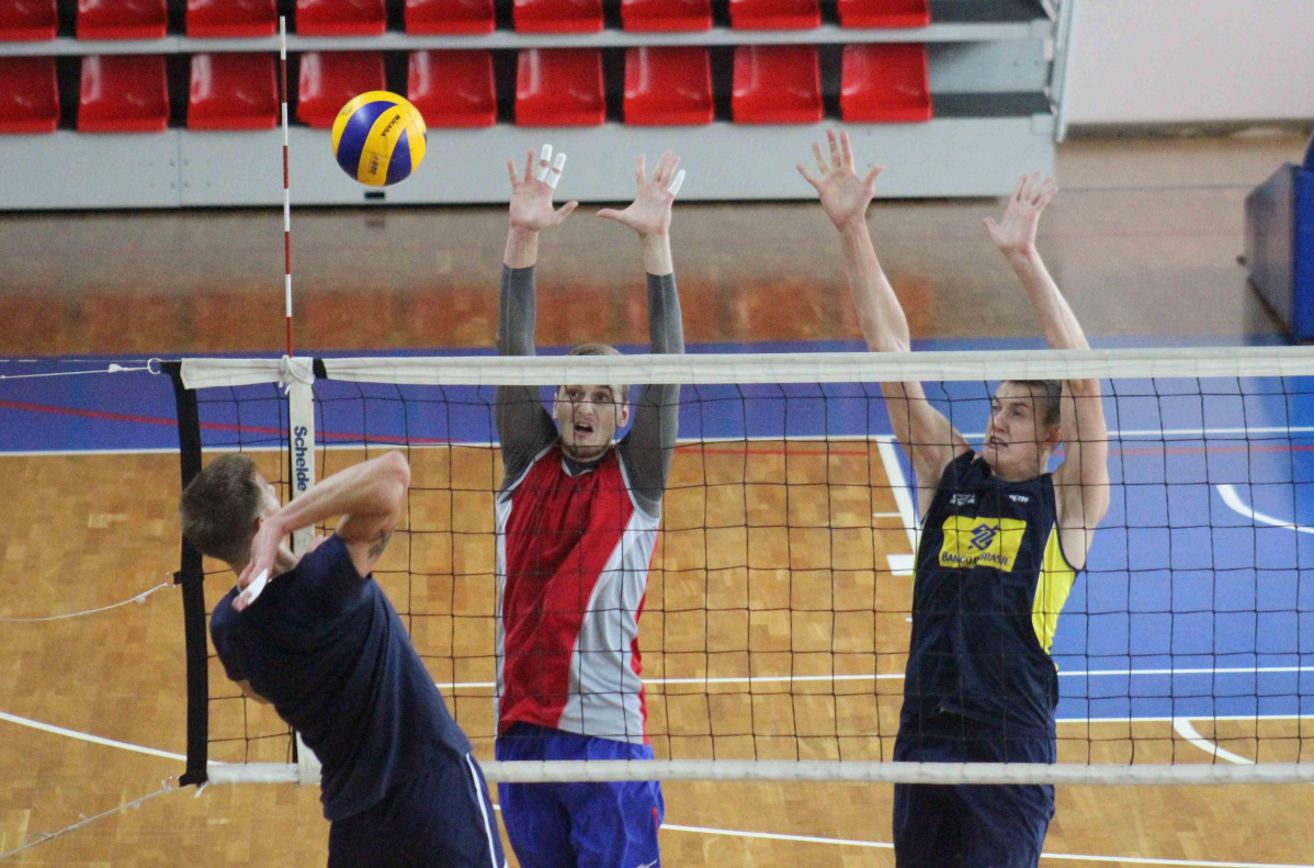 Барнаульский «Университет» в стартовом матче Кубка России отобрал очки серебряного призера Суперлиги