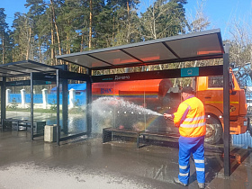 МБУ «Автодорстрой» приводит в порядок остановки и ограждения