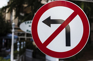 На Змеиногорском тракте изменят режим работы нового светофора и запретят левый поворот к телецентру (обновлено)