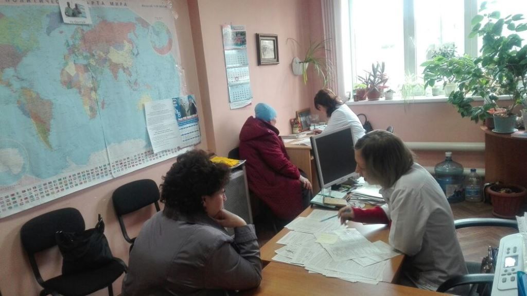 Около 80 жителей микрорайона «ВРЗ» прошли первичное обследование у специалистов в День здоровья