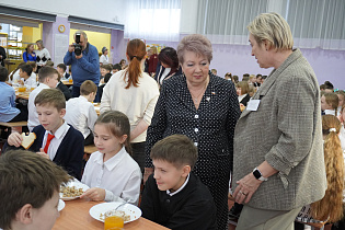 Общественники проверили работу барнаульской школы № 59