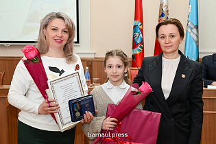 В администрации города вручили награды за оказание помощи участникам СВО и членам их семей