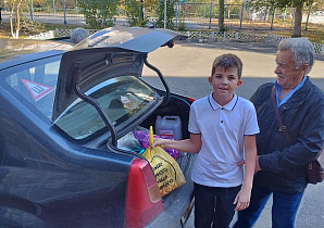 Барнаульские школьники приняли участие в благотворительной акции в рамках месячника пожилого человека