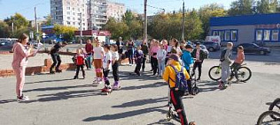 Мастер-класс по катанию на роликах и викторину провели для барнаульских ребят в преддверии Всемирного Дня без автомобиля