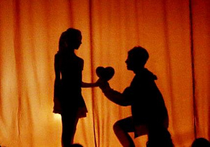 Театральная студия «СмайЛики» представит номера в жанре теневого театра и пластики рук на пешеходной улице Мало-Тобольской