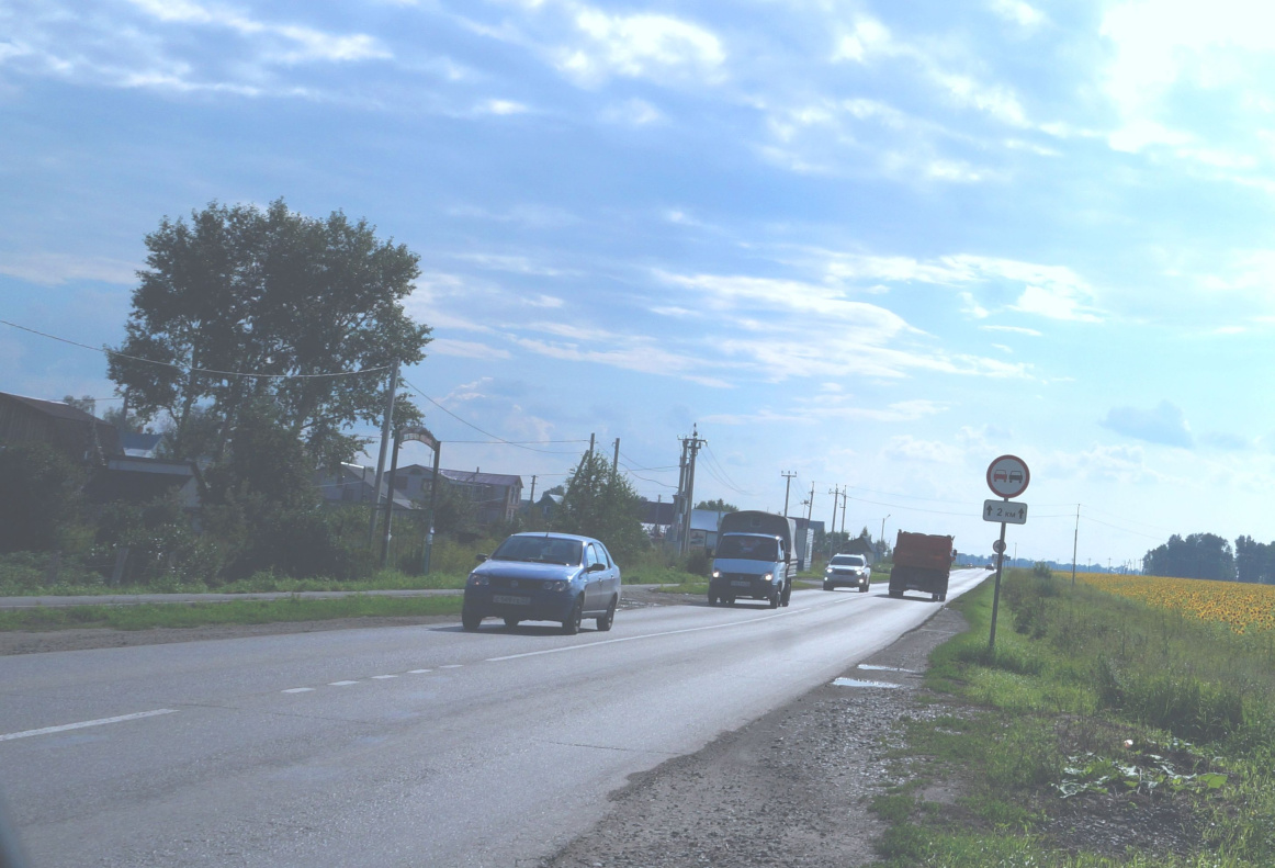 На улице Радужной в п.Лесном автомобилистам запретили обгон