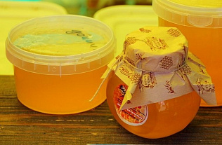 Более 20 видов меда представлено на ярмарке в Барнауле