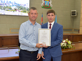 В администрации Барнаула наградили лучших представителей строительной отрасли