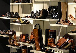 Барнаульским предпринимателям напоминают об обязательной маркировке обуви и табачной продукции