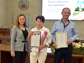 В администрации Барнаула наградили семьи участников специальной военной операции и добровольцев