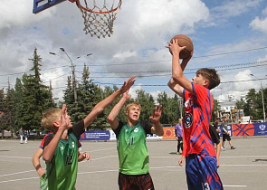 В Барнауле прошли всероссийские соревнования «Оранжевый мяч»