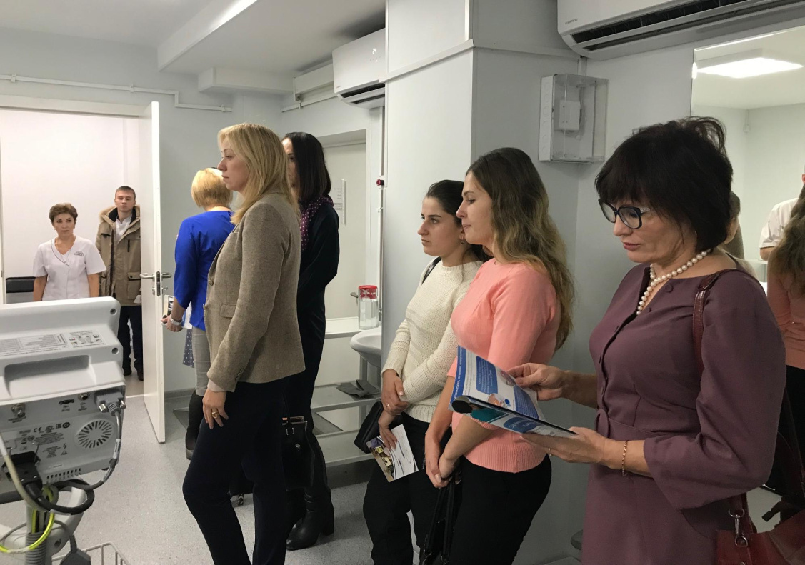 Для представителей туристической отрасли Барнаула провели рекламный тур по медицинским организациям