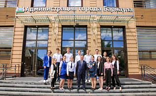 Вячеслав Франк встретился с лучшими выпускниками школ Барнаула