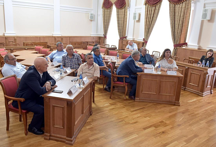 В администрации Барнаула с представителями национально-культурных объединений обсудили вопросы профилактики преступлений, совершаемых иностранцами