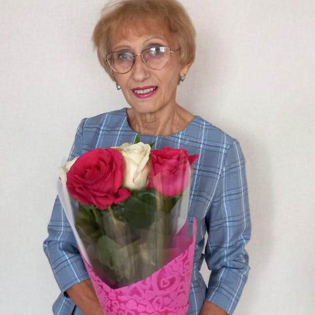 Сегодня свой юбилей отмечает заведующая клубом с.Гоньба Лидия Пяткова