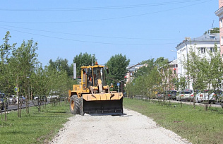 Дорожные работы ведутся на центральной аллее по улице Профинтерна