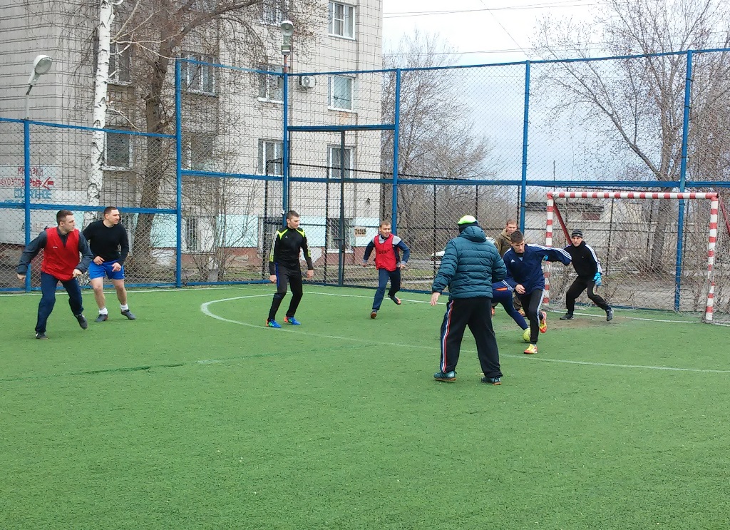 Школьники состязались в мини-футболе и шахматах 