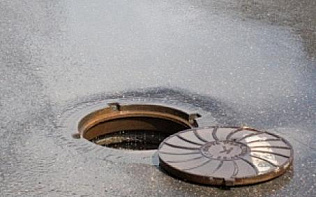  «Росводоканал Барнаул» призывает горожан сообщать об открытых люках