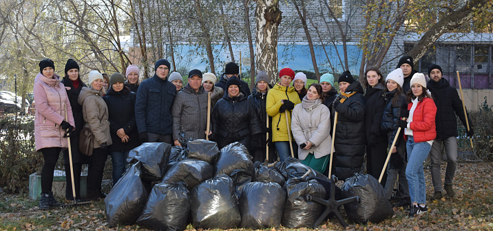 Муниципальные служащие администрации Индустриального района стали участниками общегородского субботника