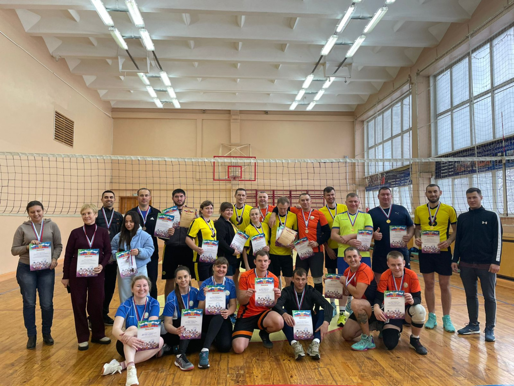 В Барнауле прошел турнир по волейболу среди работников муниципальных образовательных организаций