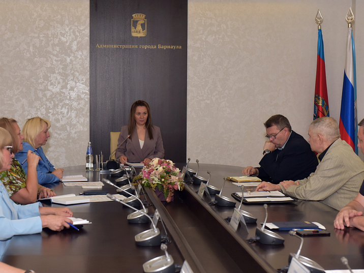 Взаимодействие с полицией и итоги праздничных мероприятий обсудили на заседании Координирующего штаба народной дружины города Барнаула