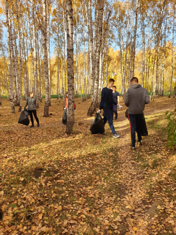 80 курсантов БЮИ привели в порядок березовую рощу на улице Антона Петрова