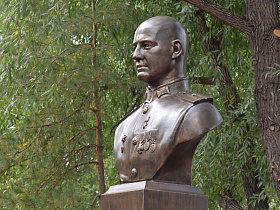 В Барнауле торжественно открыли бюст Героя России Игоря Иванова 