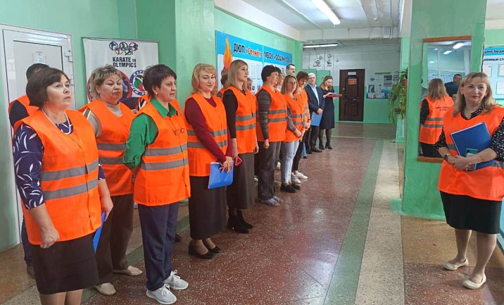 Тренировка по практическому развертыванию сборного эвакуационного пункта состоялась в Ленинском районе на базе школы №106