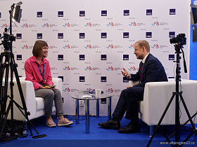 Губернатор Виктор Томенко на Восточном экономическом форуме возглавил работу экспертной группы по вопросам подготовки специалистов для туризма