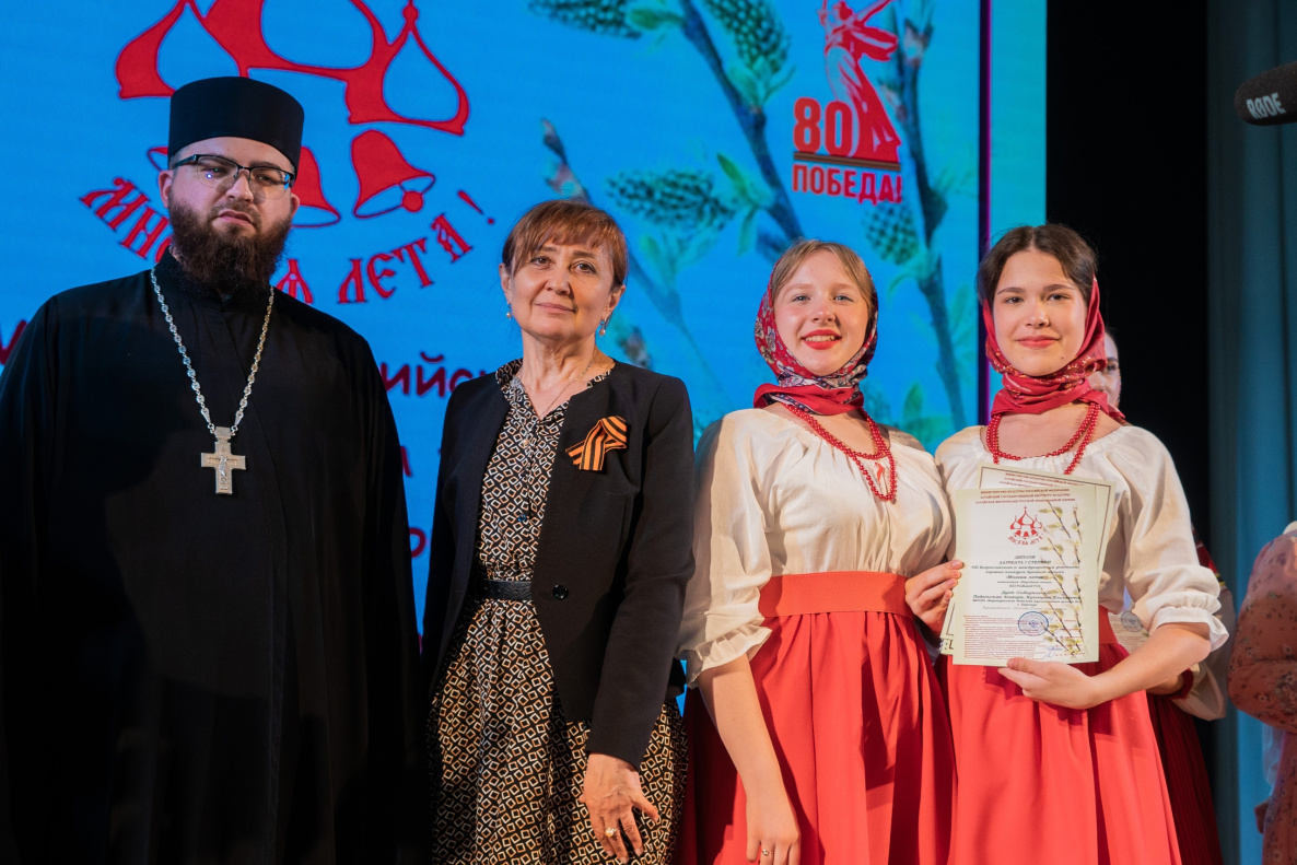 Дуэт «Сибиряночки» Барнаульской детской музыкальной школы №2 завоевал награду во Всероссийском хоровом конкурсе духовной музыки «Многая лета»