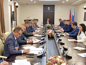 Вячеслав Франк провел оперативное аппаратное совещание