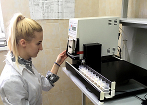 Команда Алтайского аграрного университета представила стартап по производству растительного молока в международной бизнес-игре