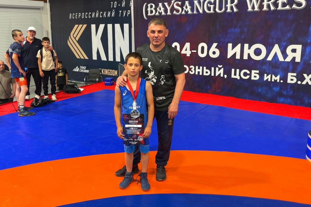Юный барнаульский борец стал призером международного турнира среди школьников 
