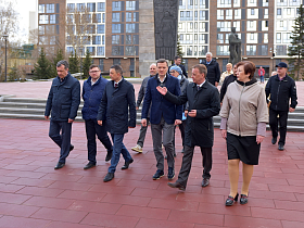 Вячеслав Франк провел выездное совещание по завершению благоустройства Мемориала Славы