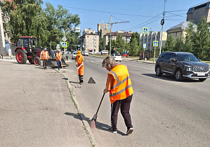 «Автодорстрой» приводит в порядок участки вдоль дорог
