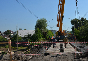 Мост через Пивоварку на ул.Матросова готов на 40 процентов