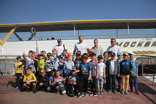 Для барнаульских и донецких хоккеистов провели совместную экскурсию на теплоходе 