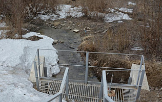 Водопропускное устройство в поселке Ильича закрыли в связи с резким подъемом уровня воды в реке Оби