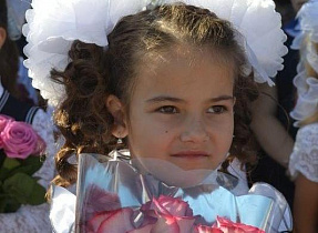 454 барнаульские семьи получили помощь благодаря акции «Соберем детей в школу!»