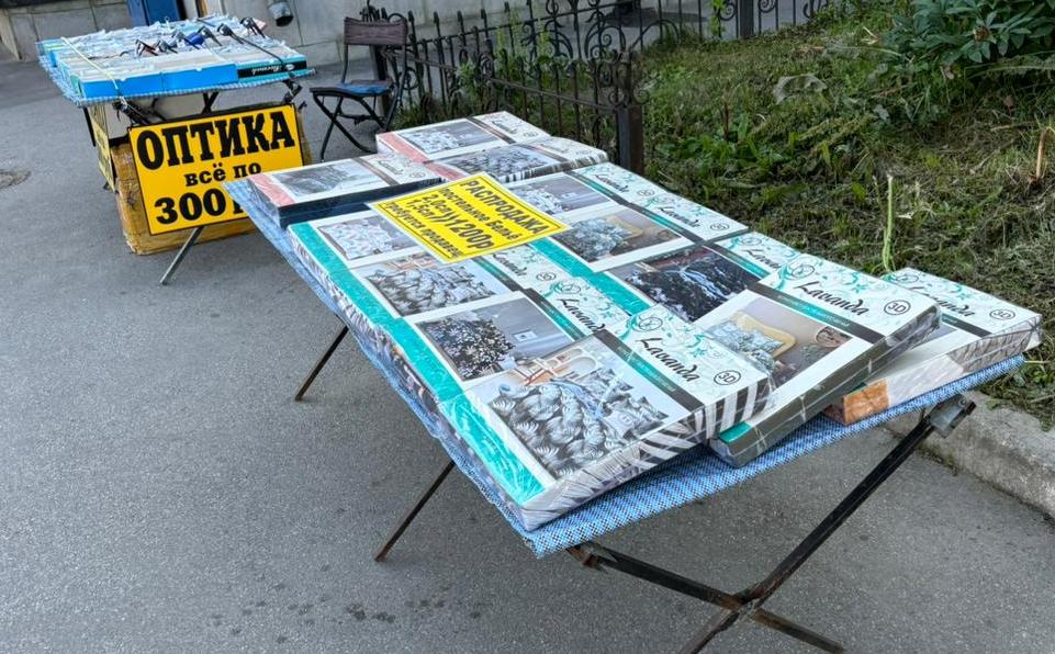 На территории Октябрьского района продолжаются рейды по выявлению и ликвидации несанкционированной торговли